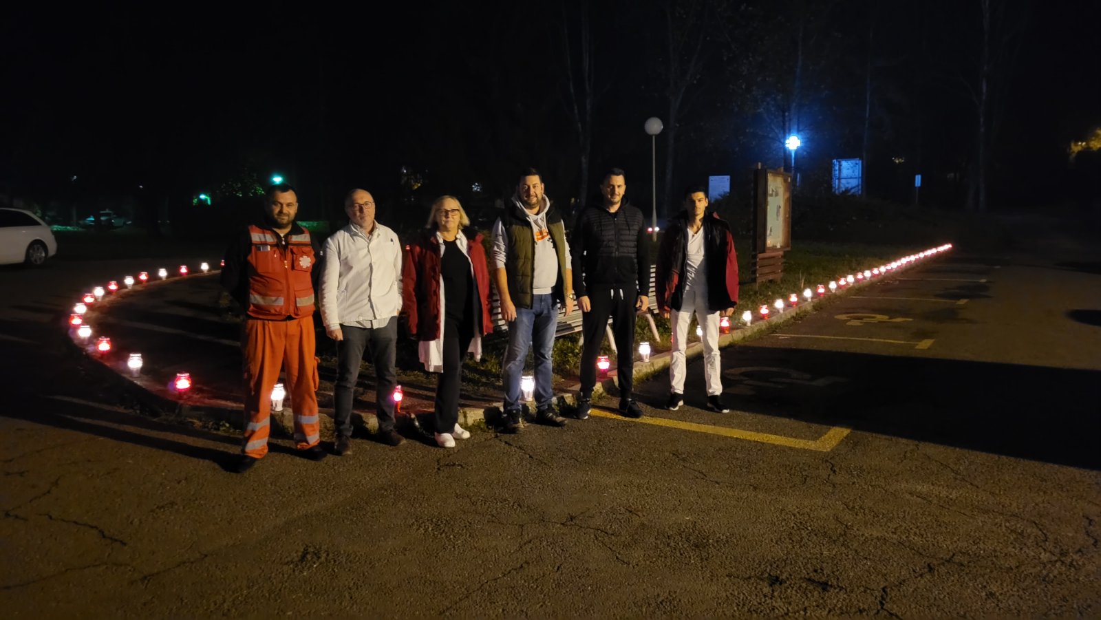 Zapaljene svijeće u znak sjećanja na Vukovar i Škabrnju