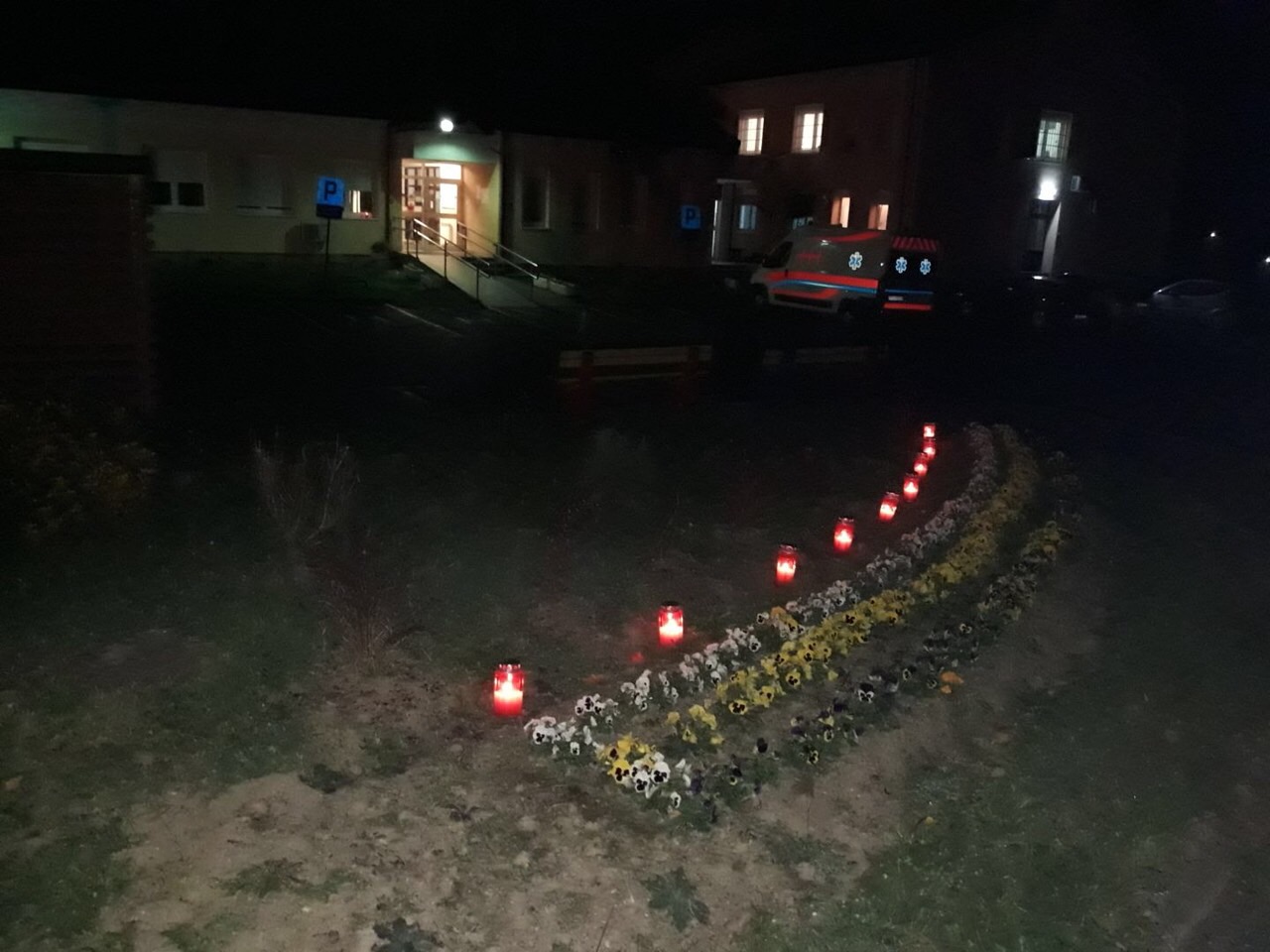 Zapaljene svijeće u znak sjećanja na Vukovar