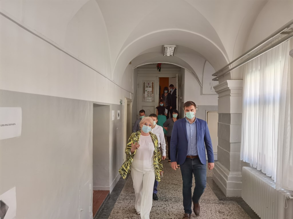 POSJET ŽUPANA SMŽ I OBILAZAK OBJEKATA NEUROPSIHIJATRIJSKE BOLNICE DR. IVAN BARBOT POPOVAČA OŠTEĆENIH U POTRESU NA KOJIMA SU RADOVI OBNOVE ZAVRŠENI I ONIH U TIJEKU