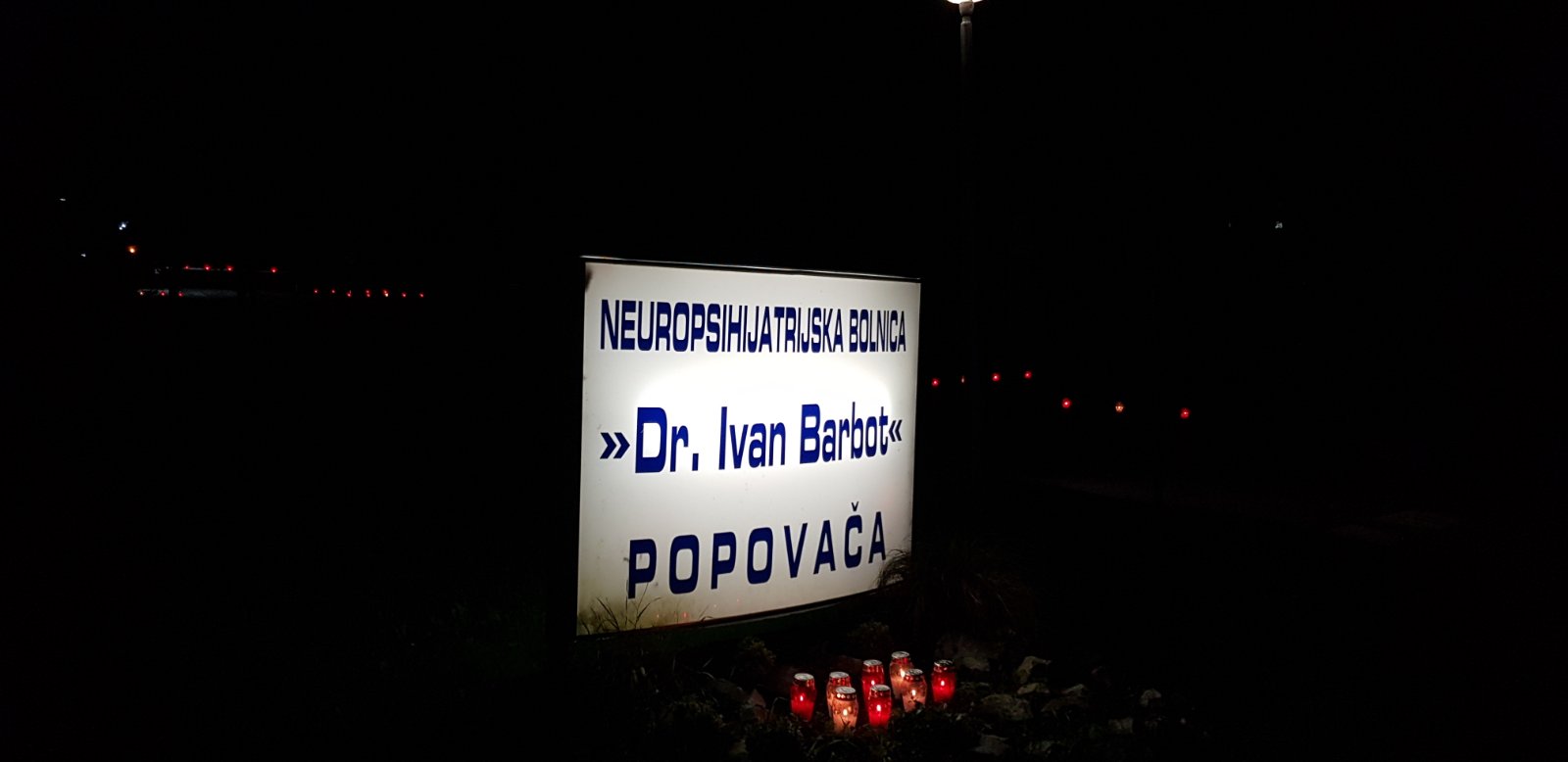 Zapaljene svijeće u znak sjećanja na Vukovar